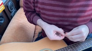 Как связать струну если порвалась Как легко поставить заново порванную струну на гитаре. Лайфхак