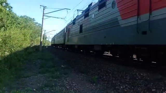 Электровоз ЭП1-302 с фирменным поездом №5 "Океан" Хабаровск-Владивосток. смотреть онлайн