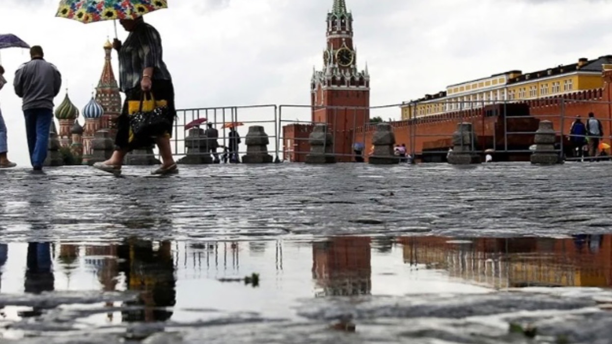 Москва. Лето. Июнь. Дождь смотреть онлайн