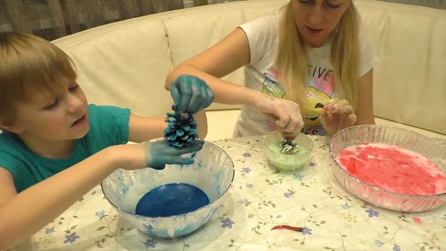 Пирожки от Сони из крахмала. Игры с цветным крахмалом.