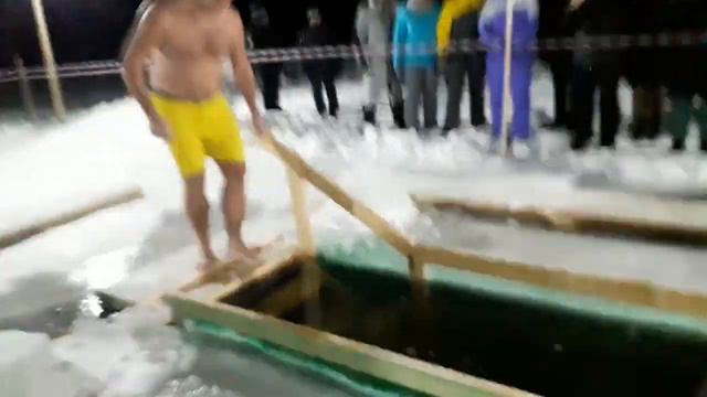 Крещение на реке Обва | Влог смотреть онлайн