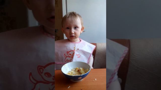 Доченька кушает )) смотреть онлайн