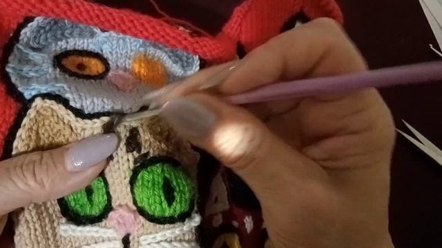 Коты- улыбашки.Интарсия спицами.Декор полотна и завершение работы. смотреть онлайн