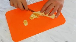 Вкусный завтрак. Овсяная каша на молоке с бананом и мёдом.