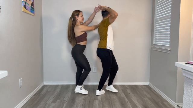 3 Pasos de BACHATA que No Te Pueden Faltar | Daiver y Andrea смотреть онлайн