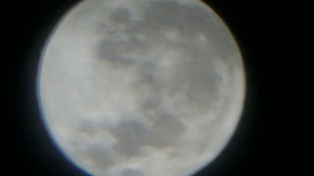 Moon through Celestron Firstscope 76 MM Reflector (20 mm eyepiece) смотреть онлайн