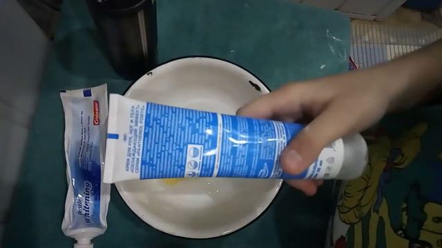 Как загустить слайм с помощью зубной пасты и пены для бритья смотреть онлайн
