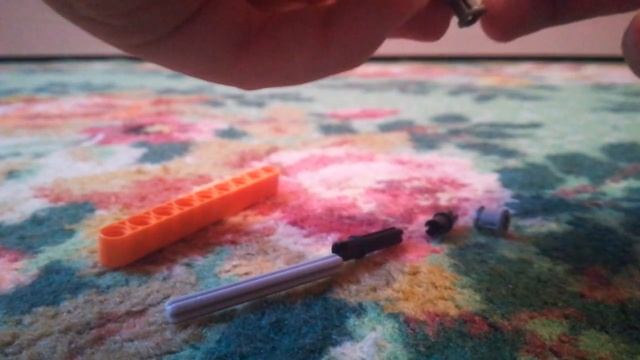 Как сделать фингер самокат из лего(легко)