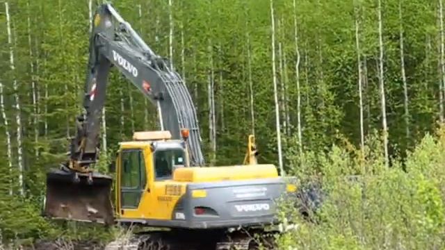 Volvo EC210B And A Mini Dumper смотреть онлайн