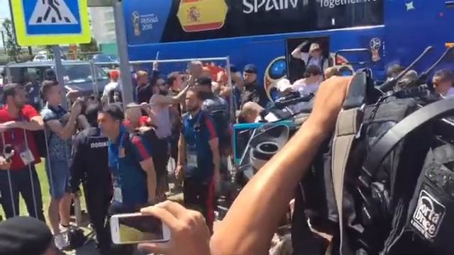 Встретили сборную Испании по футболу в Сочи! We met the Spanish national football team in Sochi! ¡C смотреть онлайн