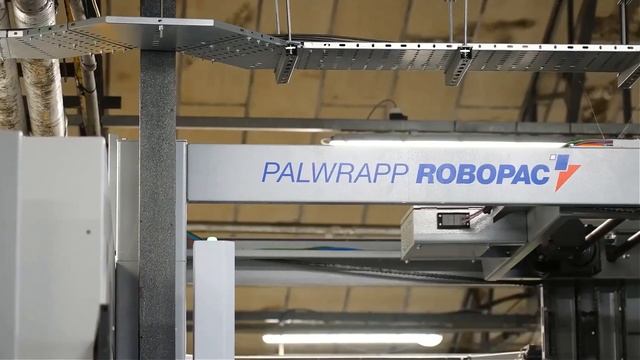 Групповая упаковка бутылок в термоусадочную плёнку и паллетизация | Линия упаковки ROBOPAC смотреть онлайн