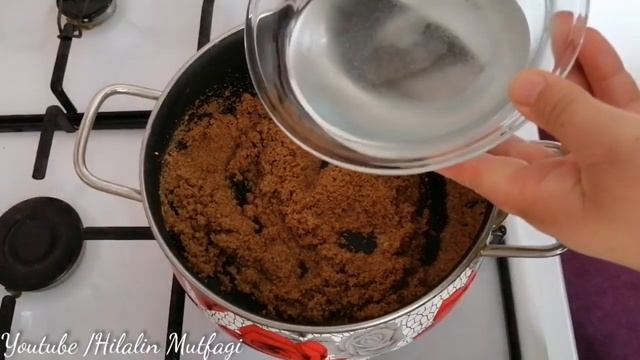 ŞERBETİ KAYNATILMADAN HAZIRLANAN TAM KIVAMINDA İRMİK HELVASI ??? смотреть онлайн