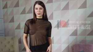 снимает микро бикини и колготки