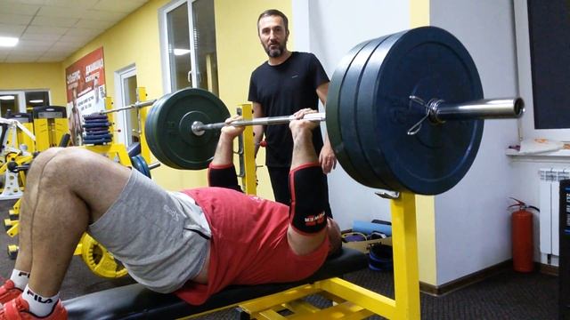 Тренер сказал: "Возвращайся в зал" и начали с понедельника смотреть онлайн