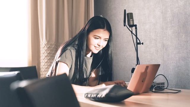 NILA MANIA (ft. Катя IOWA) - УЛЫБАЙСЯ ХОТЬ ИНОГДА (acoustic) смотреть онлайн