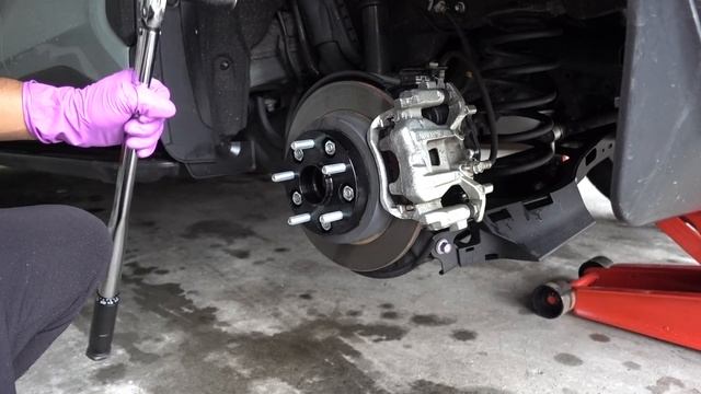 Hub Centric Wheel Spacer Installation on My 2021 Toyota RAV4 смотреть онлайн