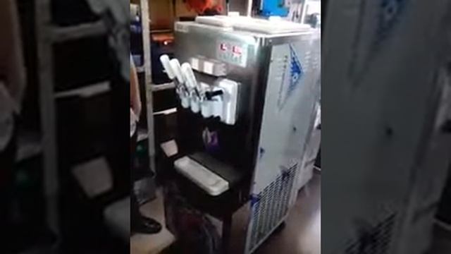 Напольный фризер для мягкого мороженного IIM 02 три рожка смотреть онлайн