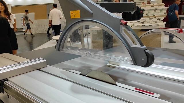 Altendorf F35 приходит на смену топовому форматно-раскроечному станку Altendorf F45 смотреть онлайн