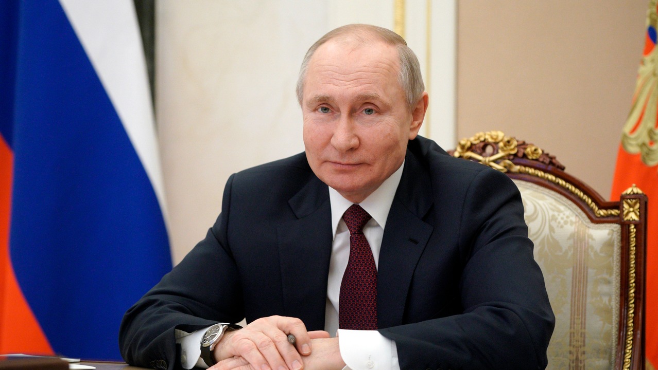 Путин передаёт новые автобусы в регионы