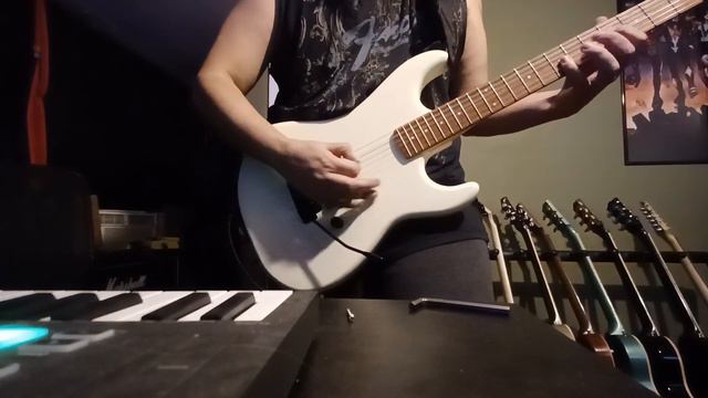 Kramer Baretta Special vintage-style tremolo stability after a proper set up. смотреть онлайн