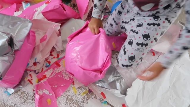 Tiana's 10th Birthday Party Opening Presents! Giant LOL Surprise Birthday Cake смотреть онлайн