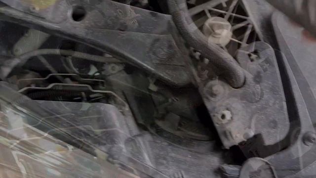 Renault Megane III Coupe Headlight Removal | H7 LED Philips Installed смотреть онлайн