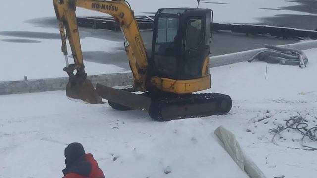 Мини экскаватор маленький