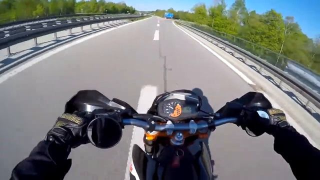 KTM 690 SMC(мотард) - Езда на заднем и Максималка бешеного мотарда | Разгон KTM 690 SMC |