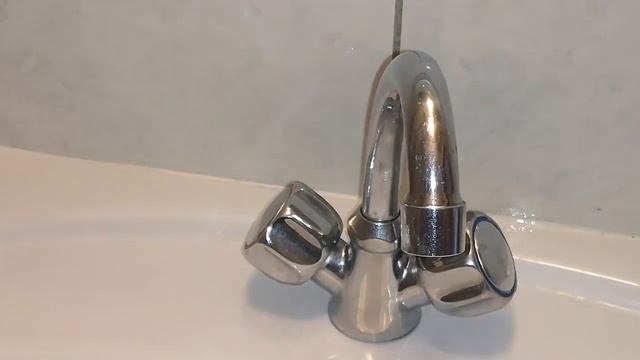 Убираем ГРИБОК, ПЛЕСЕНЬ, КАМЕНЬ. КРУТЫЕ ЛАЙФХАКИ для ВАННОЙ, которые Вас спасут! Полезные Советы. смотреть онлайн