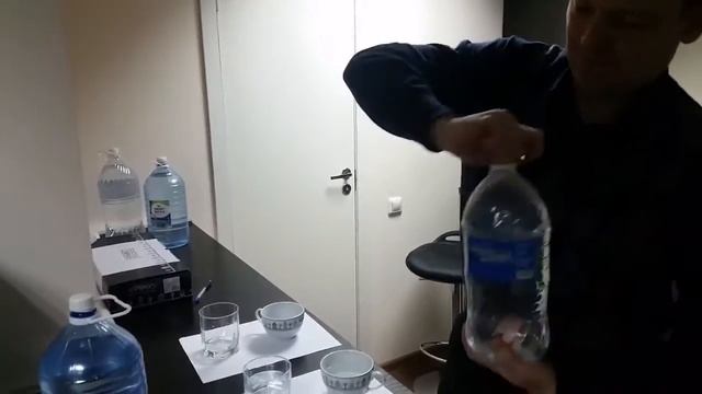 Возможно ли отличить бутилированную воду разных производителей