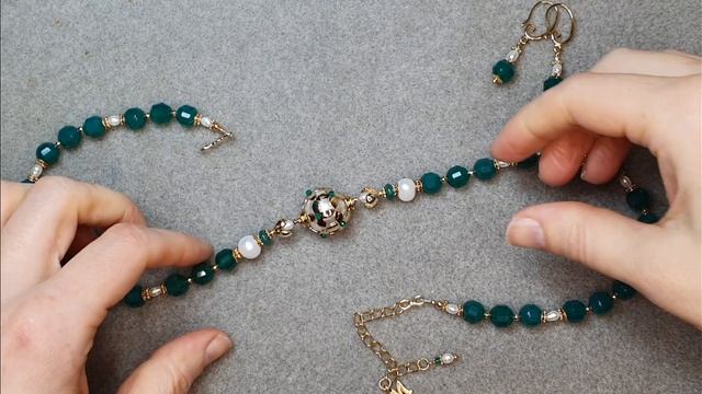 Короткие зеленые бусы. "Хризопраз", жемчуг. смотреть онлайн