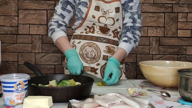 Кальмары фаршированные грибами в сливочном соусе с гарниром смотреть онлайн