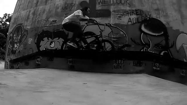 Michael "Pingkaw" Lercena (Luc-E Grind to Feeble Grind) смотреть онлайн