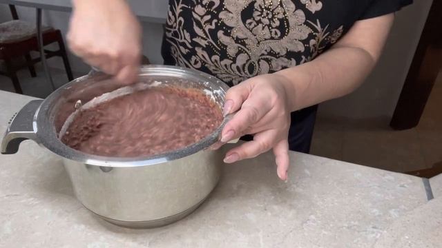 Работаю хозяюшкой, солю капусту. смотреть онлайн
