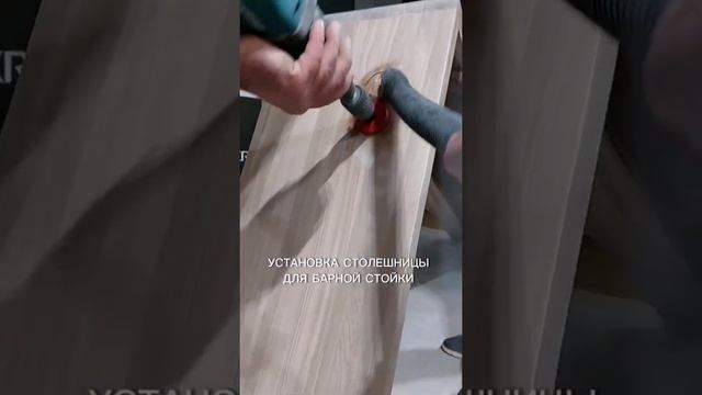 Монтаж столешницы из ясеня цельноламельного для барной стойки на кухню. смотреть онлайн