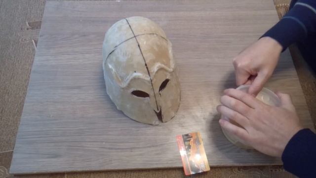 Апуло-коринфский шлем своими руками. Пошагово. Часть 7. Выбор шпаклёвки и первое нанесение.. смотреть онлайн