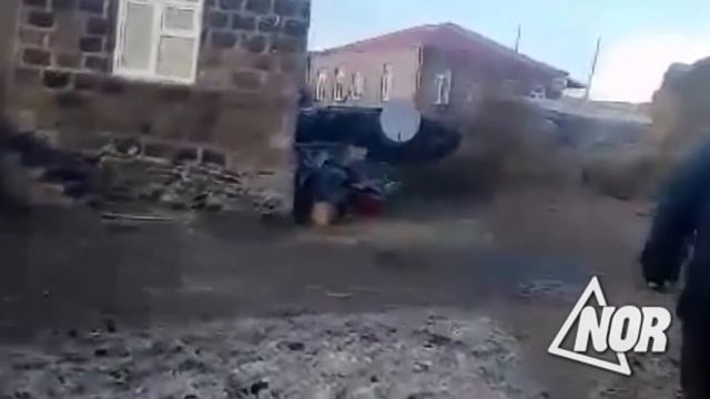 Сильный ветер сегодня снес кровлю домов в селе Парвана смотреть онлайн