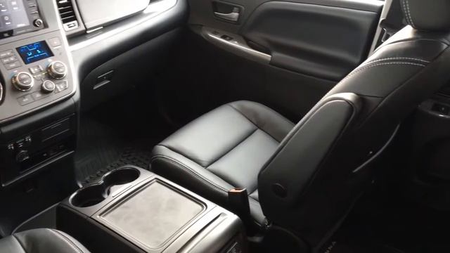 Toyota Sienna SE Technology Midnight Black смотреть онлайн