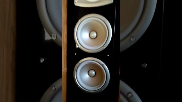 YAMAHA NS-555: отработка диффузоров НЧ-динамиков. смотреть онлайн