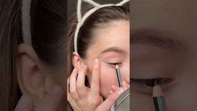 Как прокрасить межресничный контур? | Всё про карандаши в комментариях ⏩ смотреть онлайн