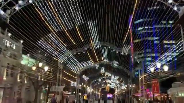 В Челябинске на Кировке открыли светомузыкальный тоннель смотреть онлайн