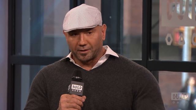 Dave Bautista On His Character, 'Drax' 's Relationship With Mantis смотреть онлайн