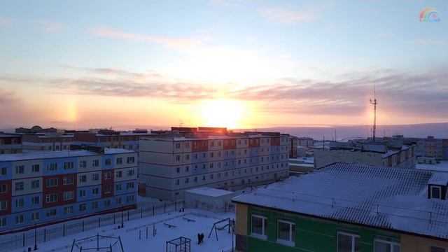 Зимний Анадырь, 24.12.2017, 10:46. Красивый восход солнца над Анадырским лиманом смотреть онлайн