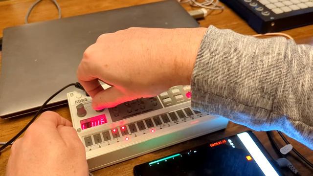 Quick Korg Volca Sample Jam with the NTS-1 смотреть онлайн