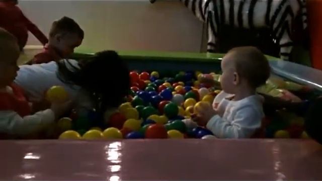 Куда пойти с маленькими детьми в Тамбове? Еврасик Парк. Даша и Алиса путешествуют по Тамбову смотреть онлайн