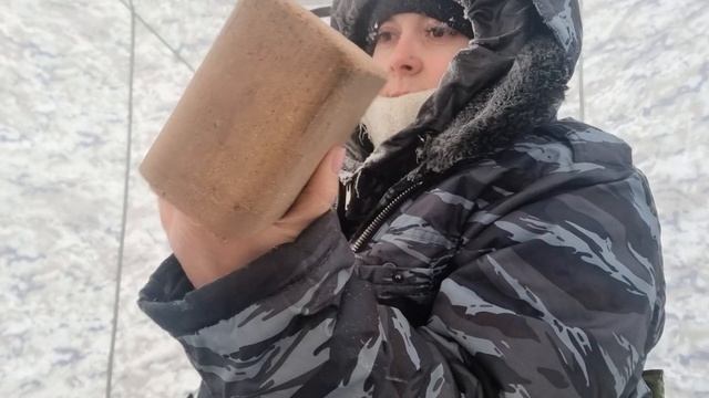 печь в палатке я очень люблю треск и пользоваться начала прессованными опилками в палатке тепло смотреть онлайн