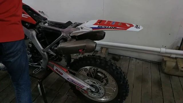Это Honda CRF 250 R ! Посмотри,и всё узнаешь смотреть онлайн