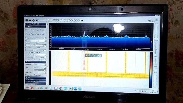 SDR приемник 30 -2000 MHz принимает FМ на короткий штырь. смотреть онлайн