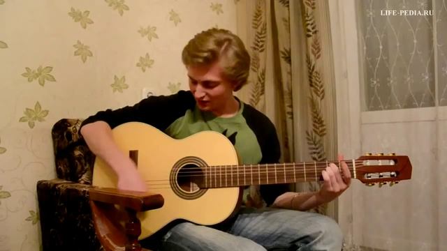 Как научиться играть на гитаре. Урок I. Первые аккорды. смотреть онлайн