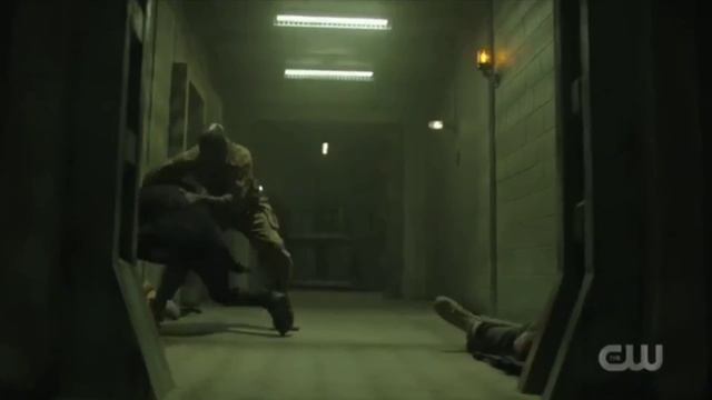 Black Lightning TV clip Khalil painkiller vs Gravedigger Fight смотреть онлайн